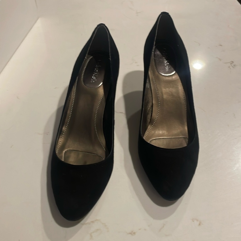 Black suede mid-high heels